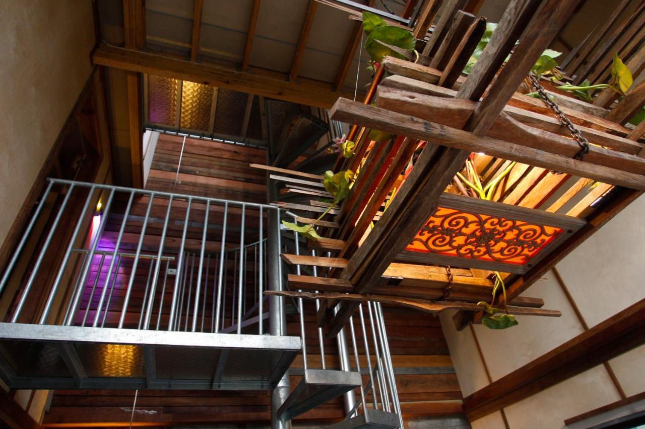 Lodge Gold Coast Tree Neranwood